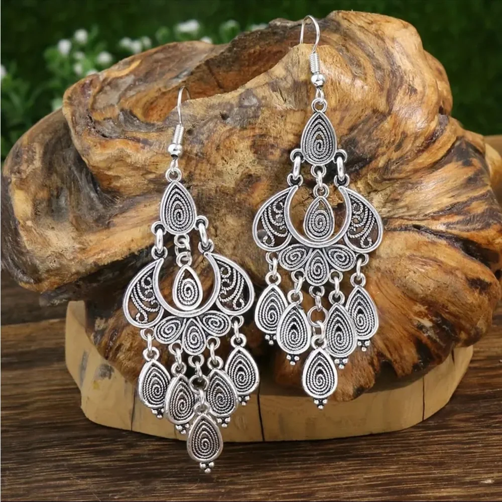 Exquisite Vintage Style Chandelier Earrings‎ Retro Inspired Silver Tribal Design